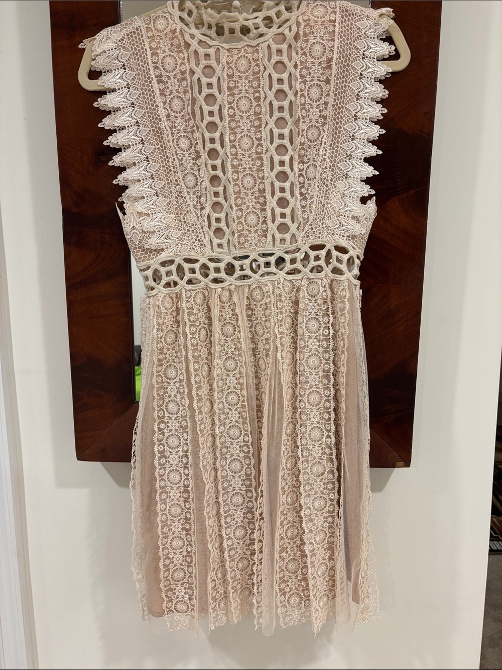 Free People gorgeous cream Forever Lace /crochet sexy back party dress size 4